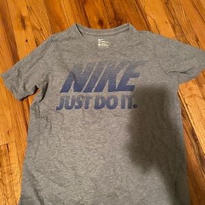 Grey NIKE short sleeve